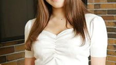 섹스를 사랑하는 풋내기 여자아이가 포토그래퍼를 유혹해 중출성애를 한다 에이타 유