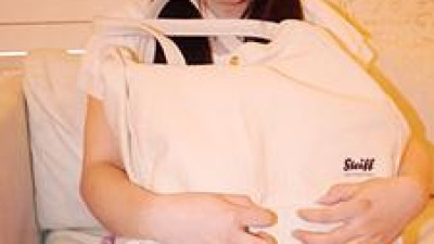 소매치기 검거! 부모님의 접촉을 원치 않는 아름다운 여인이 자신의 몸으로 대가를 치르게 한 오시마 사오리
